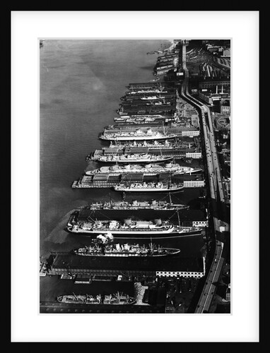 Oceanliners in New York City by Anonymous