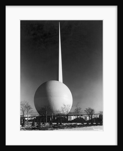 Terpishor Trylon at New York World's Fair by Anonymous