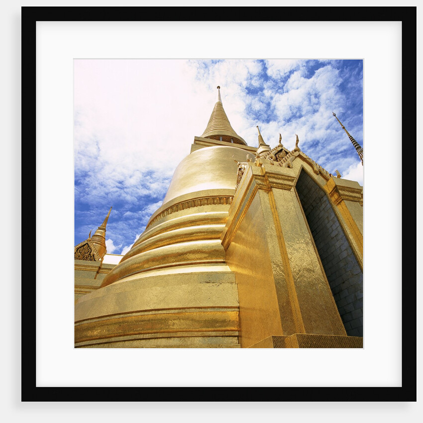 Phra Si Ratana Chedi by Anonymous