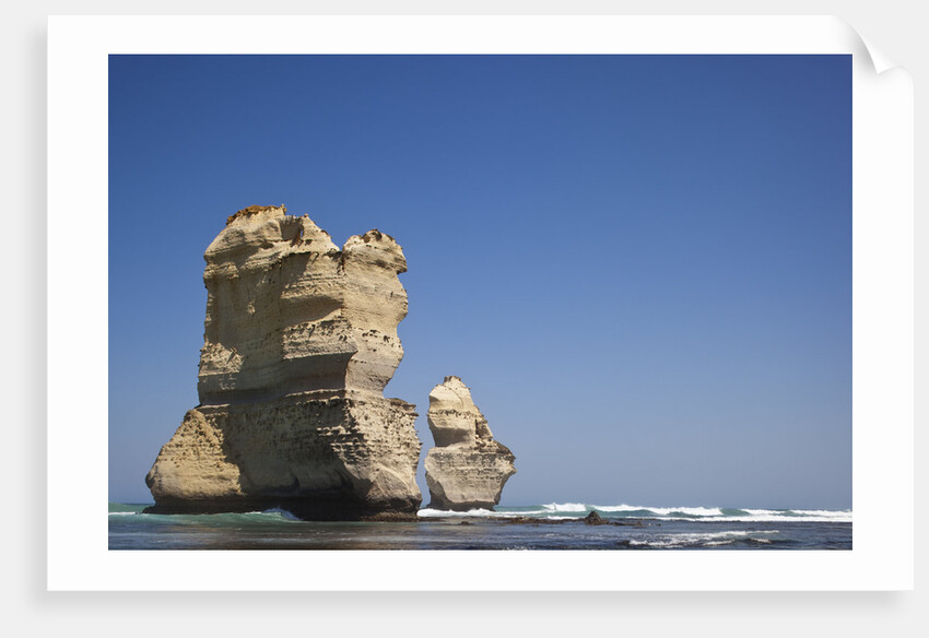 Twelve Apostles sea stacks near Gibsons Steps by Anonymous