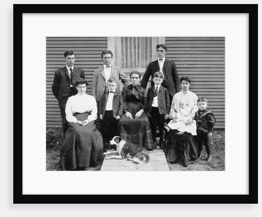 Wisconsin farm family gathers for a portrait, ca. 1905 by Anonymous