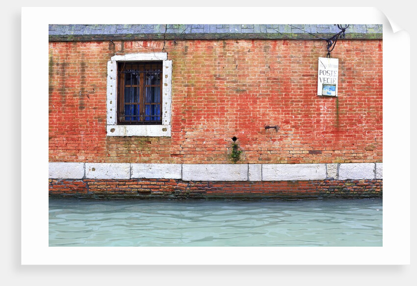 Market area near Rialto bridge. by Anonymous