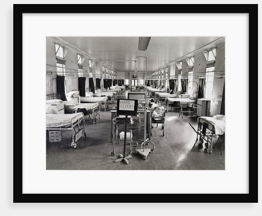 Vacant King's College Hospital Ward by Anonymous