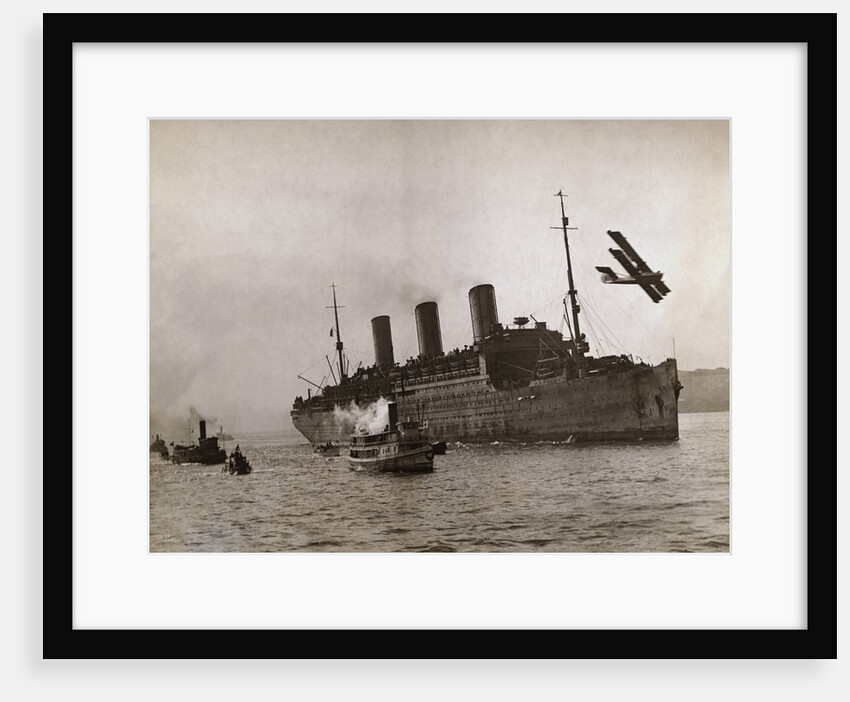 Leviathan Arriving in New York Harbor by Anonymous