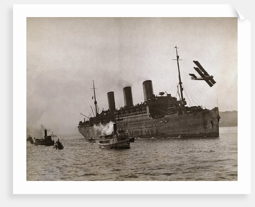 Leviathan Arriving in New York Harbor by Anonymous