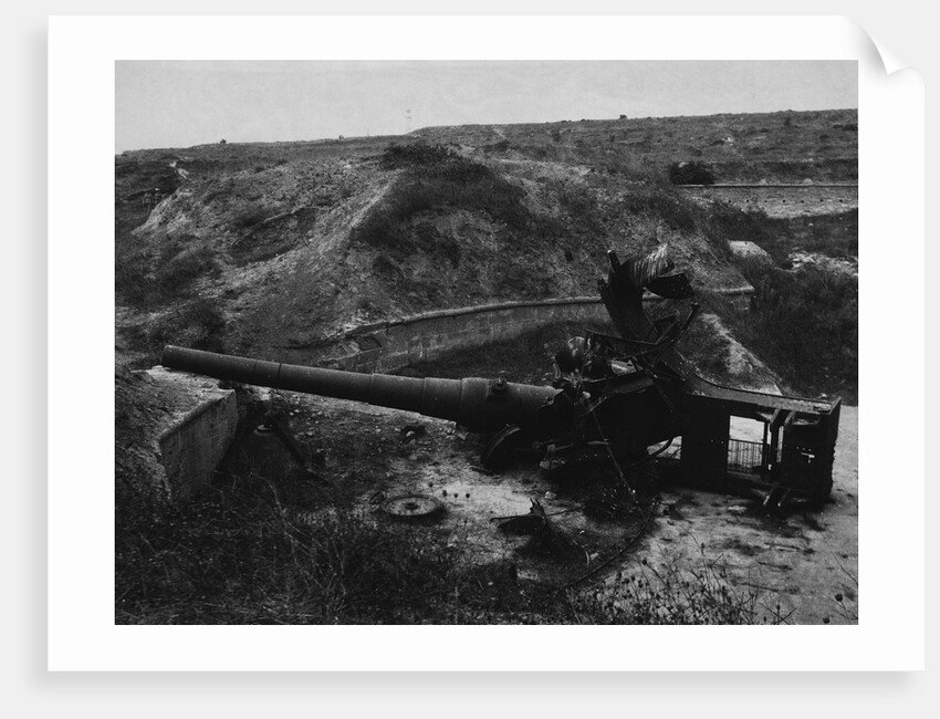 Damaged Turkish Artillery at Dardanelles, 1915 by Anonymous