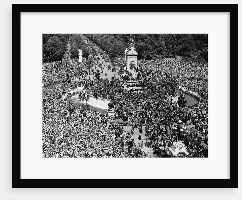 VE Day Revelers Outside Buckingham Palace by Anonymous