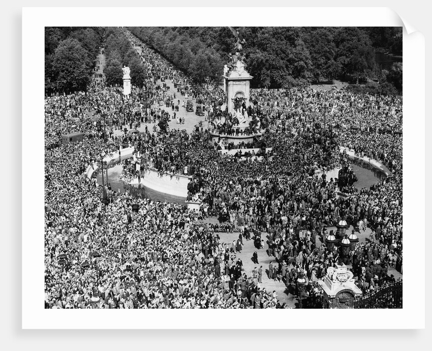 VE Day Revelers Outside Buckingham Palace by Anonymous