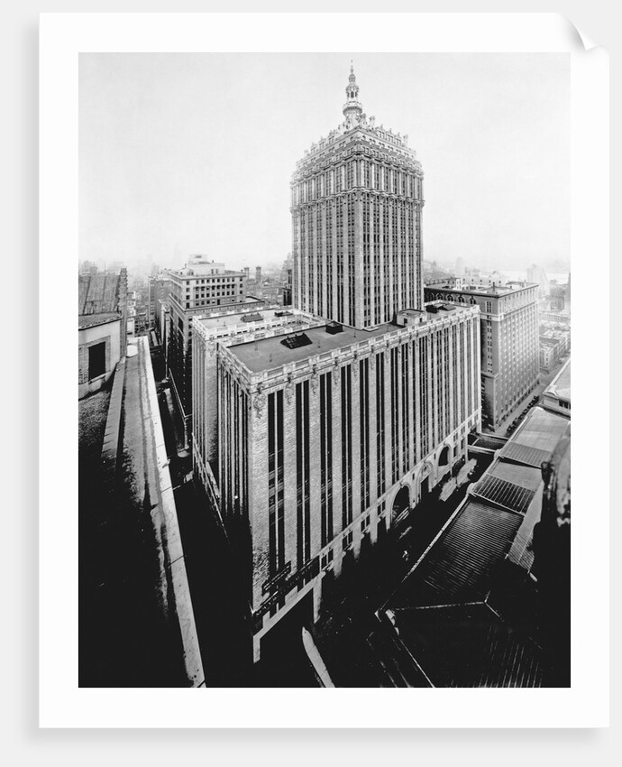 The Grand Central Building in Manhattan by Anonymous