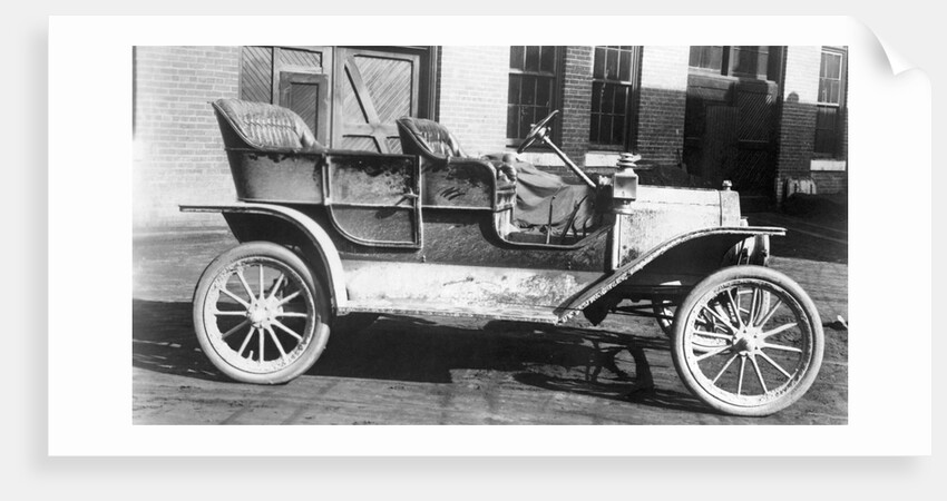 Ford's Model T by Anonymous