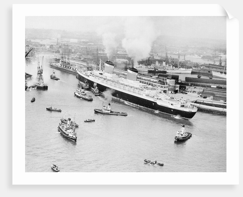 SS United States Entering Southampton Harbor by Anonymous