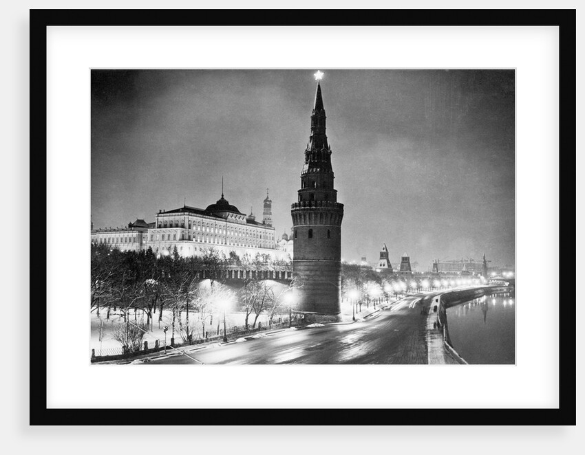 Nighttime at Kremlin Area by Anonymous