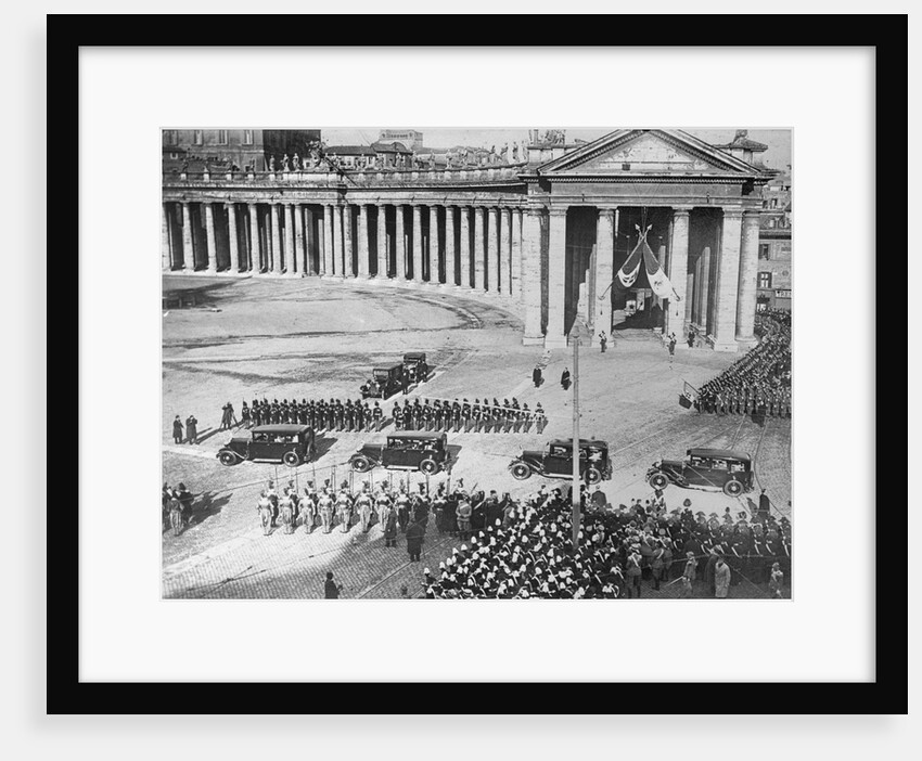 King and Queen of Italy Arriving at Vatican by Anonymous