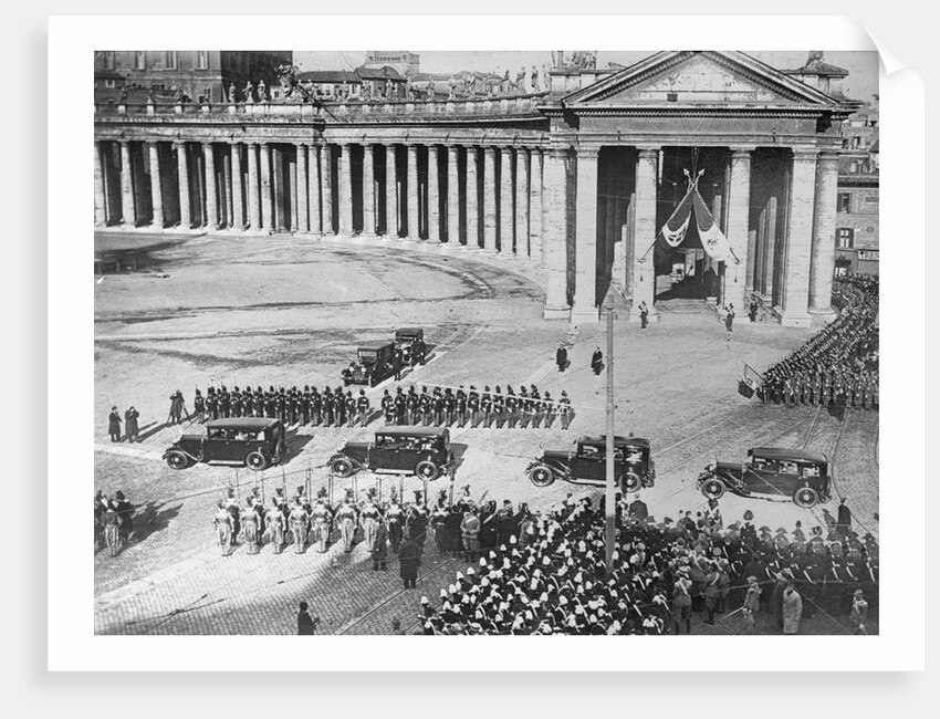 King and Queen of Italy Arriving at Vatican by Anonymous