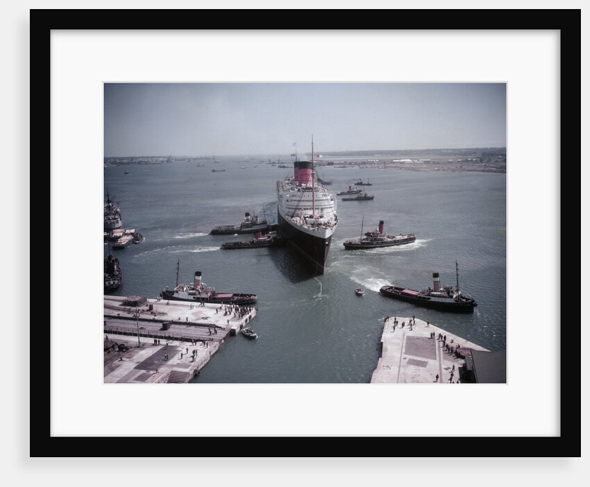 Queen Elizabeth in Southampton Harbor by Anonymous