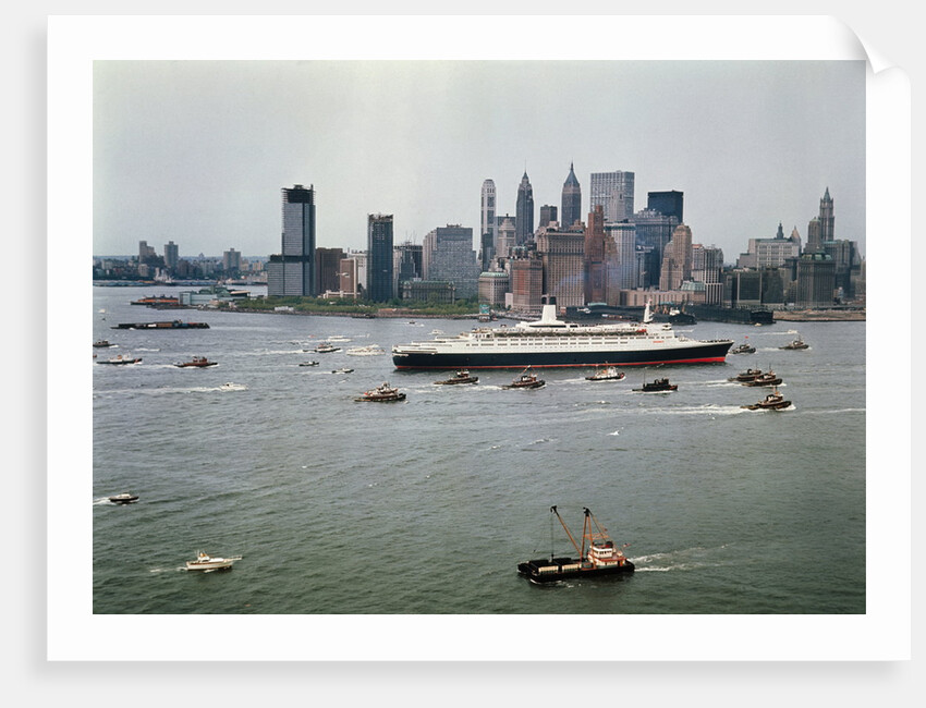 Queen Elizabeth 2 Sailing out of New York Harbor by Anonymous