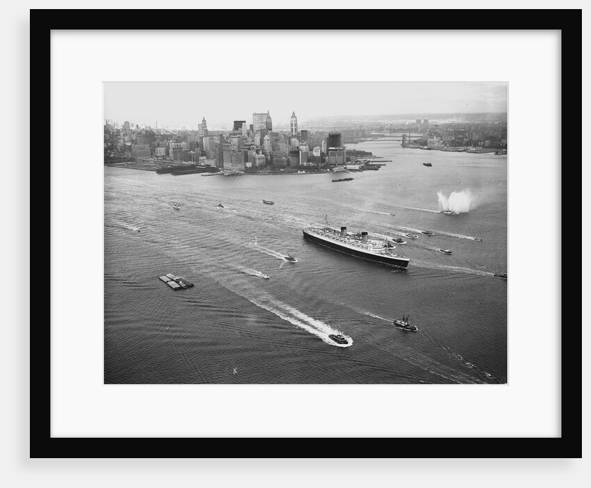 Queen Elizabeth Sailing Through New York Harbor by Anonymous