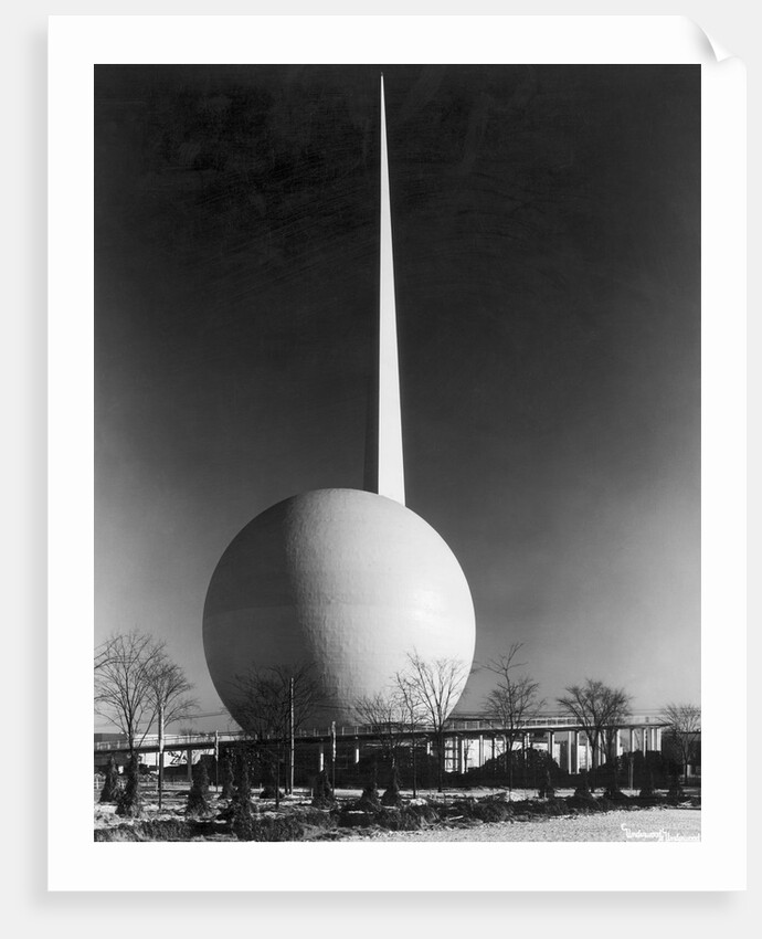 Terpishor Trylon at New York World's Fair by Anonymous
