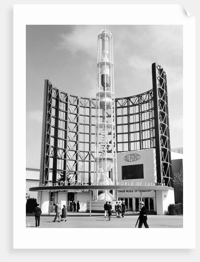 Du Pont Building at World's Fair by Anonymous