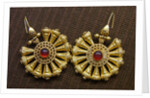 Roman earrings in gold with garnets by Anonymous