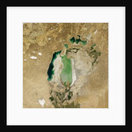 Satellite view of the Aral Sea in 2005, with the 1960 shoreline super-imposed by Anonymous