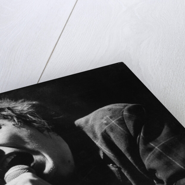 Johnny Rotten sings by Associated Newspapers