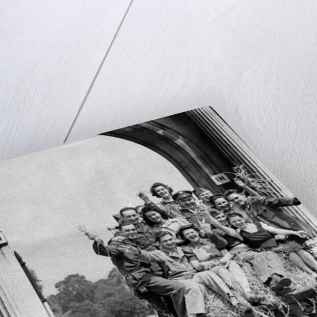 Hay cart ride in Hyde Park London by Associated Newspapers