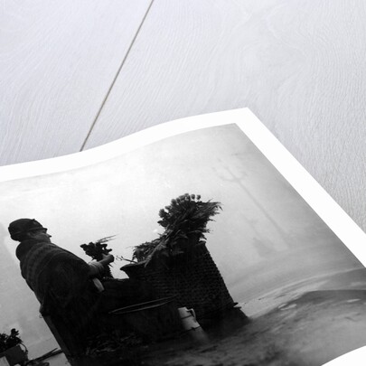 Piccadilly flower seller by Associated Newspapers