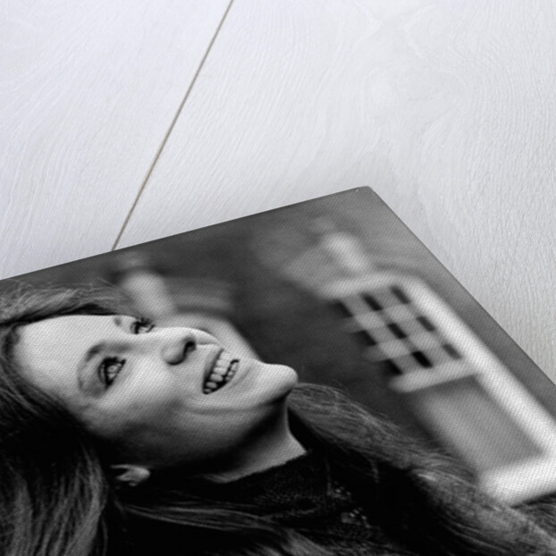 Jaqueline Bisset smiles by Associated Newspapers