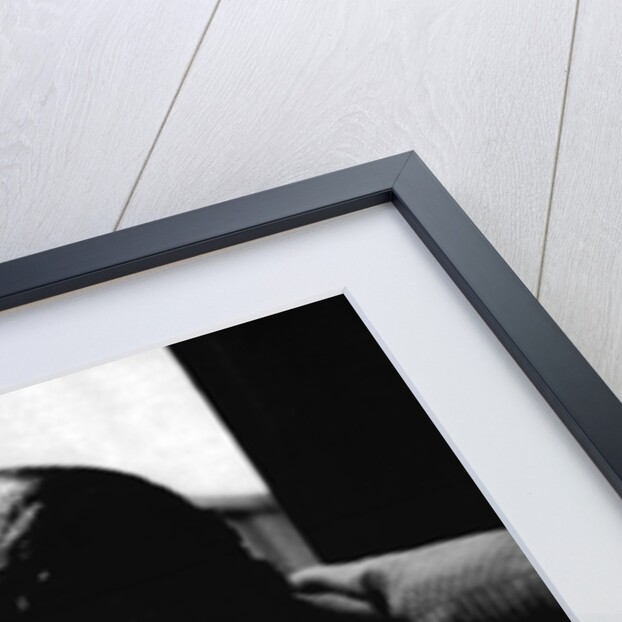 Sammy Davis Jnr at the mirror by Associated Newspapers