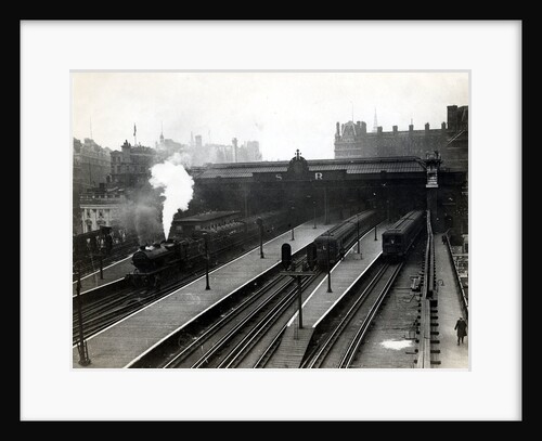 Charing Cross train station 1931 by Associated Newspapers