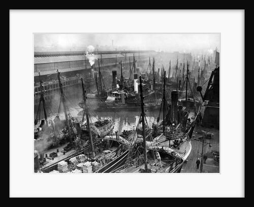 Hull Docks by Associated Newspapers