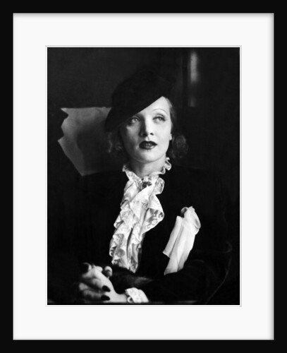 Marlene Dietrich travelling by Associated Newspapers