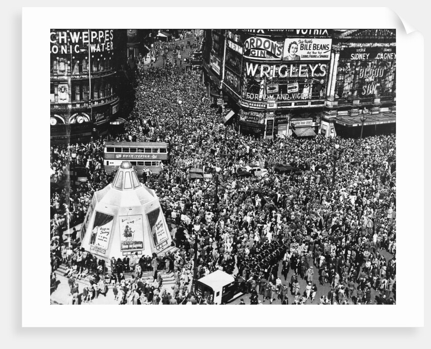 VE day crowds flood Piccadilly Circus by Associated Newspapers