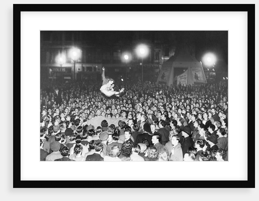VJ celebrations in Piccadilly by Associated Newspapers