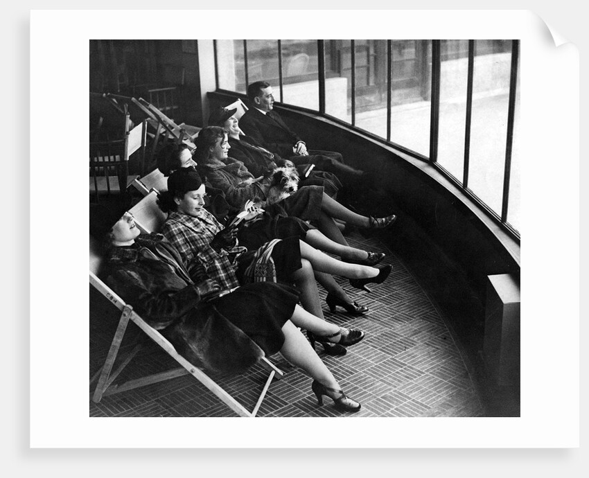 Hastings sun lounge by Associated Newspapers