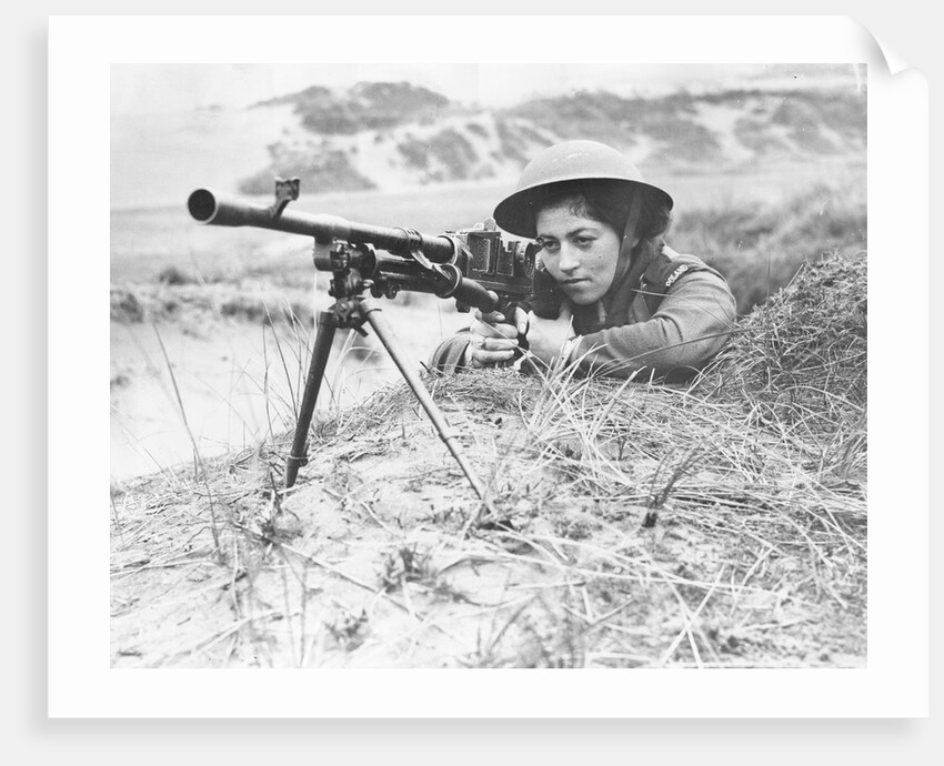 Poland Women's Services sniper training by Associated Newspapers