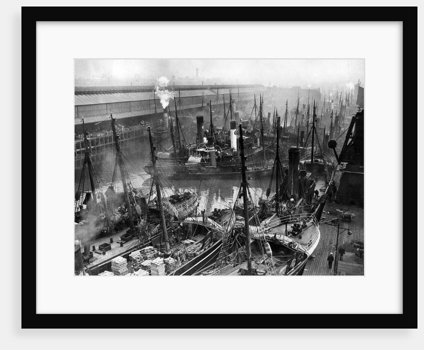 Hull Docks by Associated Newspapers