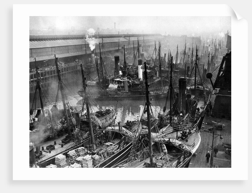 Hull Docks by Associated Newspapers