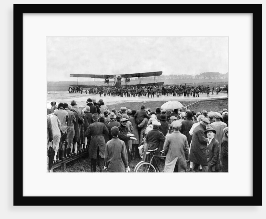 Supermarine S5 lands at Croydon by Associated Newspapers