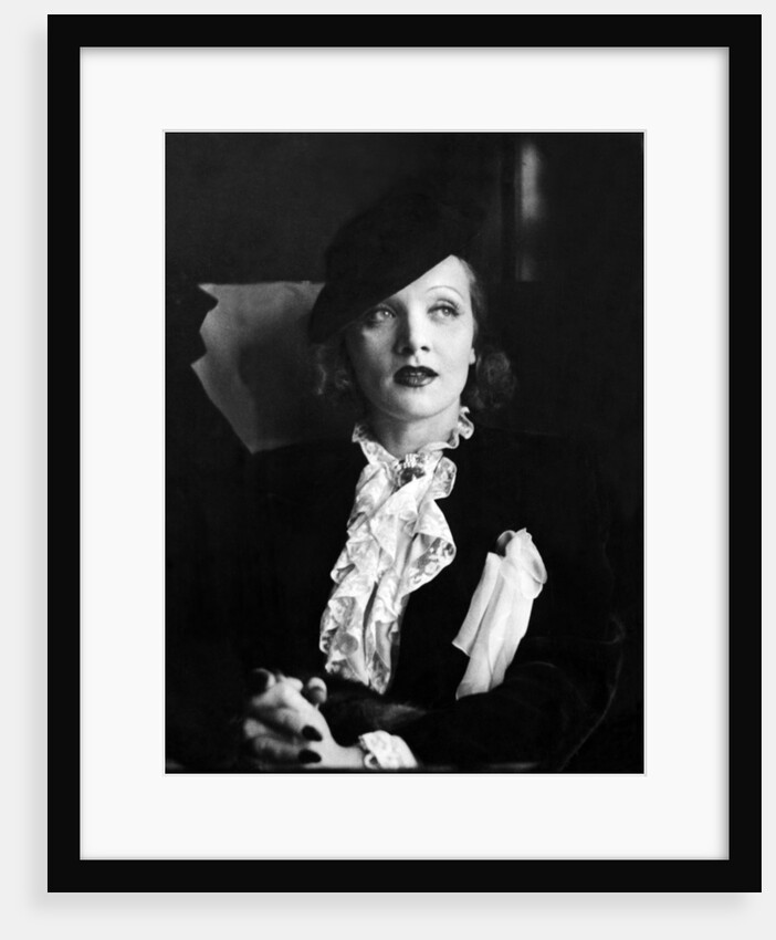 Marlene Dietrich travelling by Associated Newspapers