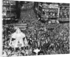 VE day crowds flood Piccadilly Circus by Associated Newspapers