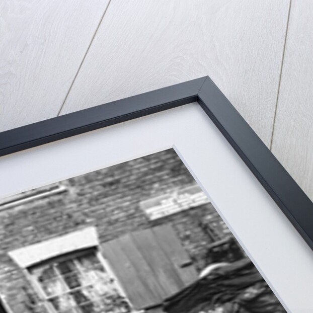 Eastern entrance to Pentonville Tunnel and tunnel keeper's cottage, Regent's Canal, London by Anonymous