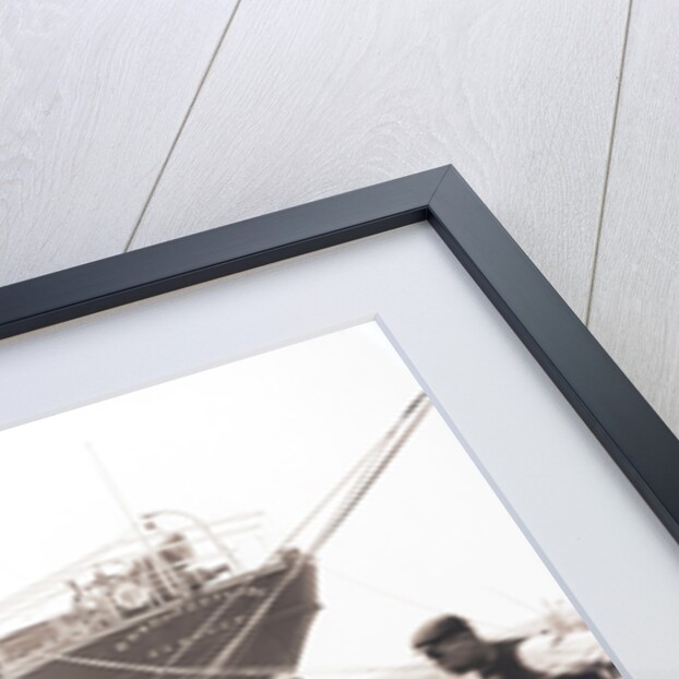Unloading rolls of paper from a ship, London by Anonymous