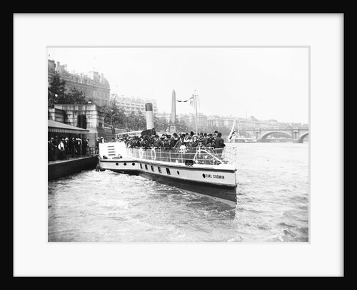 Passengers boarding the steamer 'Earl Godwin', London by Anonymous
