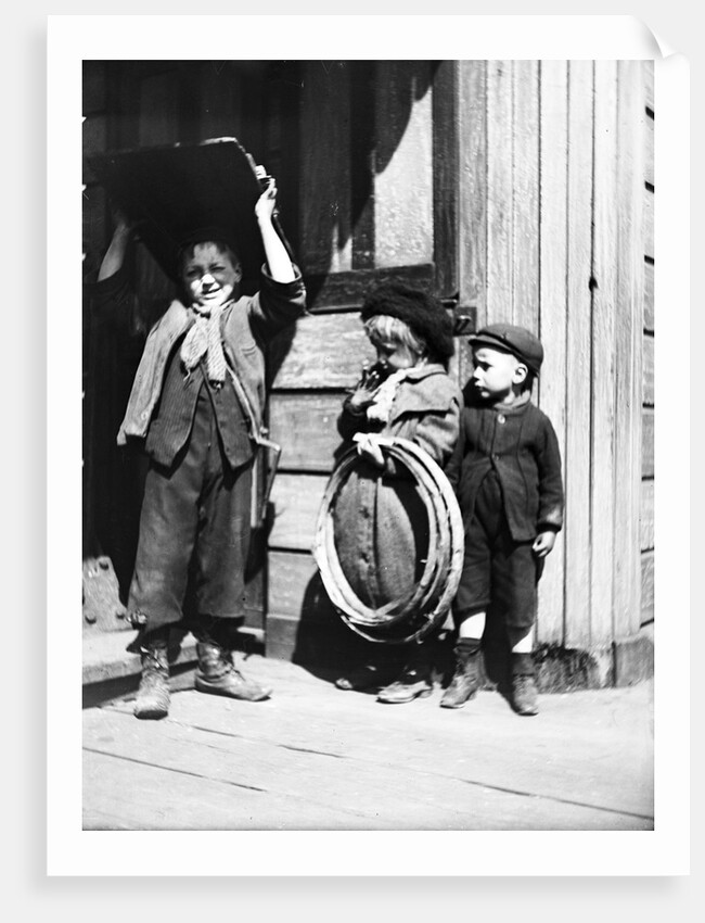 Bargee children, London by Anonymous