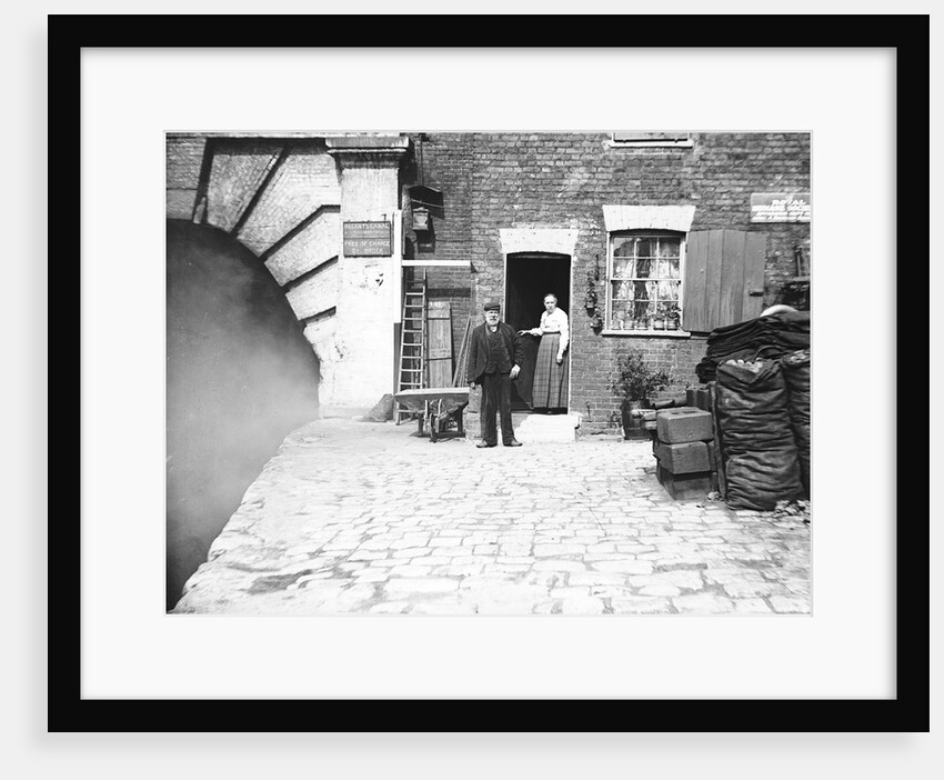 Eastern entrance to Pentonville Tunnel and tunnel keeper's cottage, Regent's Canal, London by Anonymous