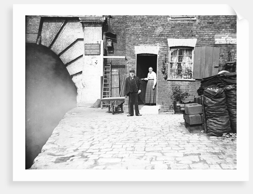 Eastern entrance to Pentonville Tunnel and tunnel keeper's cottage, Regent's Canal, London by Anonymous