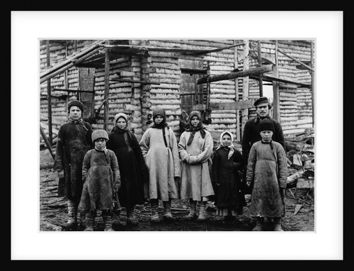 The peasants at the construction of the metallurgical plant near Kaluga, 1902 by Anonymous