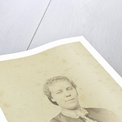 Bust of a woman, the bodice of her gown has bolero model by G. Hoogwinkel Jr